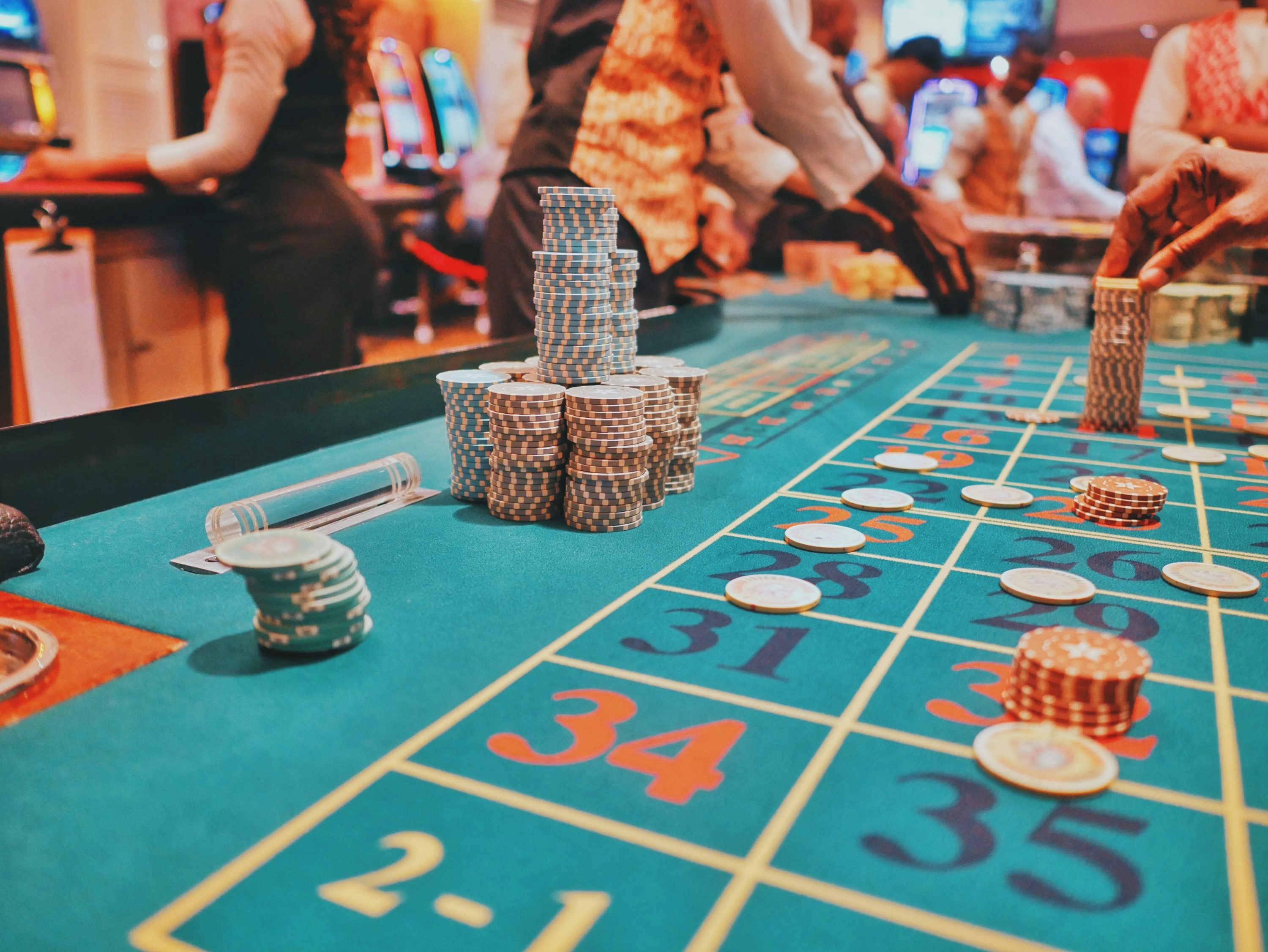 Sảnh Live Casino qh99 với dealer thật phát trực tiếp qua video cho người Việt