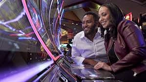 Màn hình app qh99 hiển thị sportsbook bóng đá và cầu lông trên điện thoại